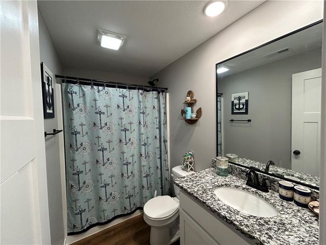 305 SW 11th Road, Warrensburg, MO 64093