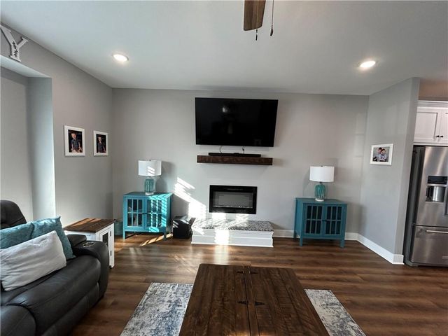 305 SW 11th Road, Warrensburg, MO 64093