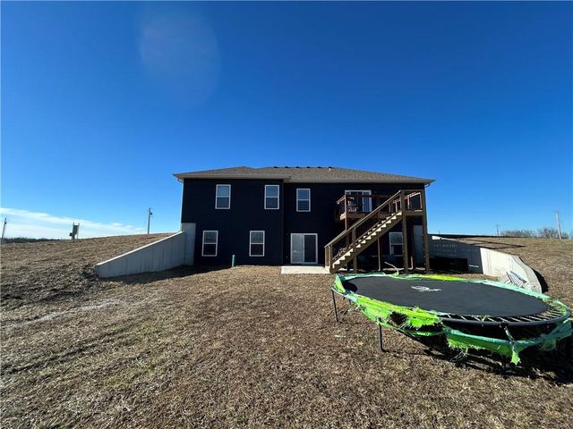 305 SW 11th Road, Warrensburg, MO 64093