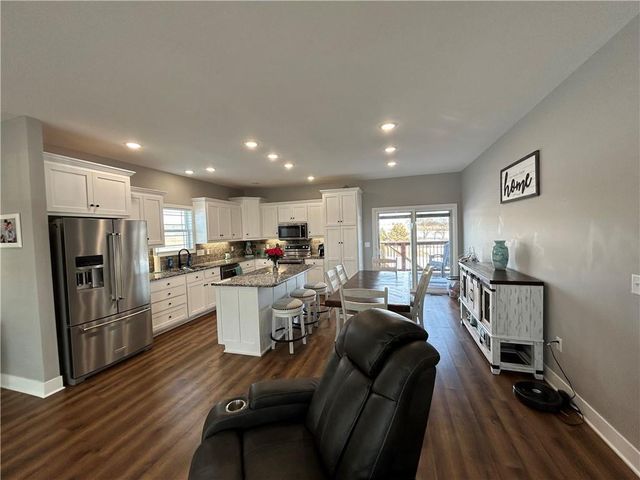 305 SW 11th Road, Warrensburg, MO 64093