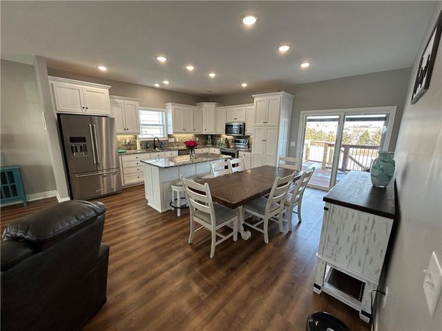 305 SW 11th Road, Warrensburg, MO 64093