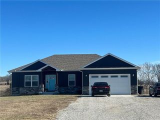 305 SW 11th Road, Warrensburg, MO 64093