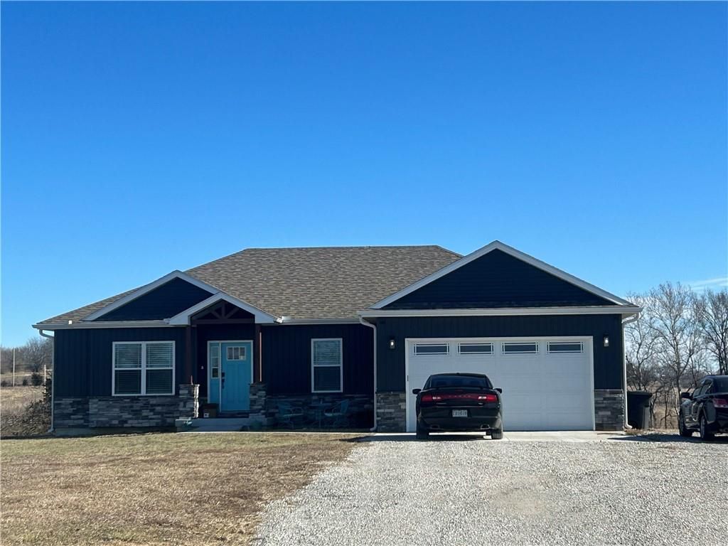 305 SW 11th Road, Warrensburg, MO 64093