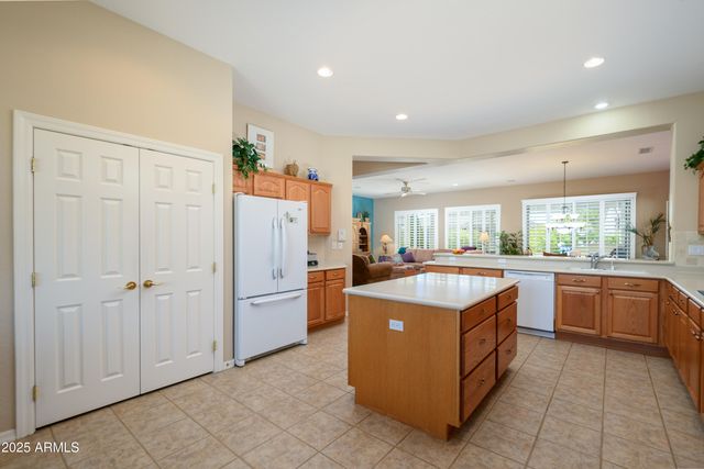 16935 W DESERT BLOSSOM Way, Surprise, AZ 85387