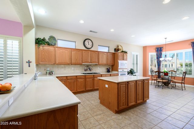 16935 W DESERT BLOSSOM Way, Surprise, AZ 85387