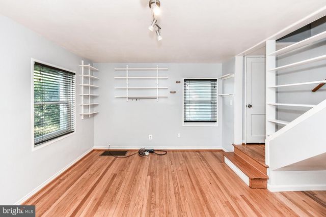 1028 S EDISON ST, Arlington, VA 22204