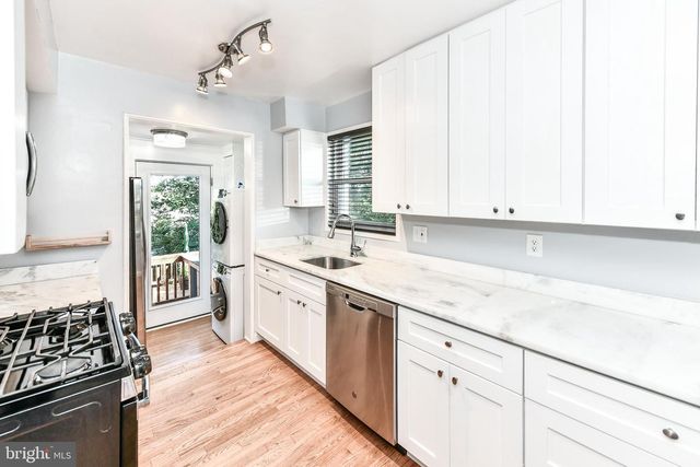 1028 S EDISON ST, Arlington, VA 22204