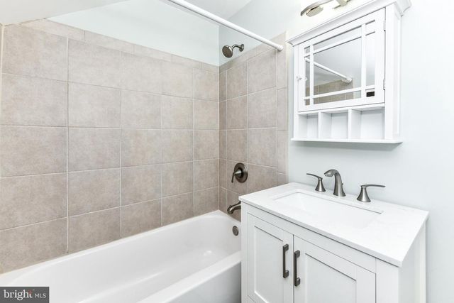 1028 S EDISON ST, Arlington, VA 22204