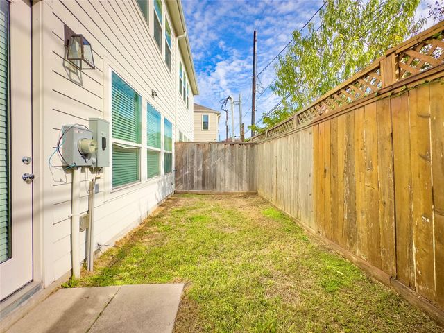 1602 Westside Gardens Lane, Houston, TX 77055