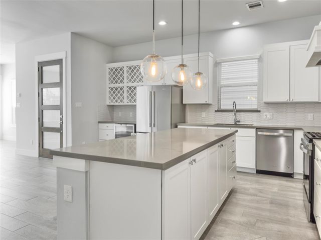 1602 Westside Gardens Lane, Houston, TX 77055