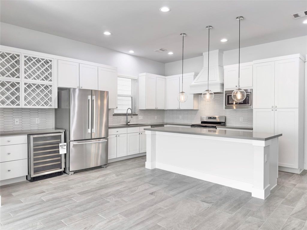 1602 Westside Gardens Lane, Houston, TX 77055