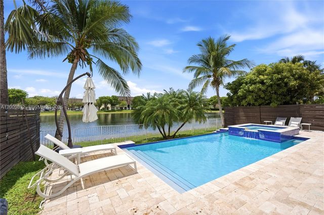 11090 NW 84th St, Doral, FL 33178