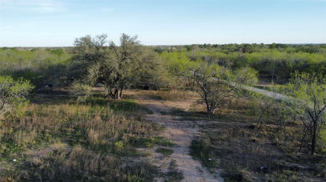 2209 Callihan RD, Luling, TX 78648