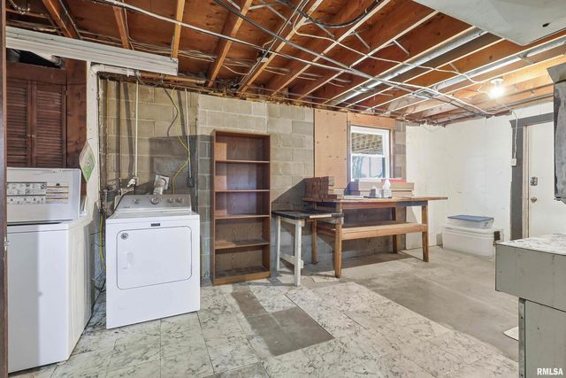 304 4TH Avenue, Colona, IL 61241