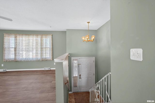 304 4TH Avenue, Colona, IL 61241