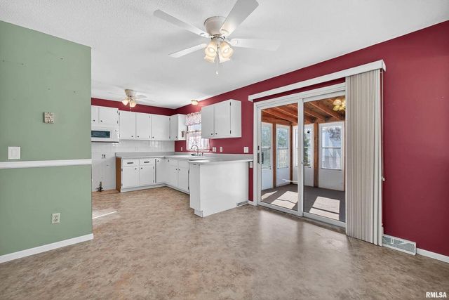 304 4TH Avenue, Colona, IL 61241