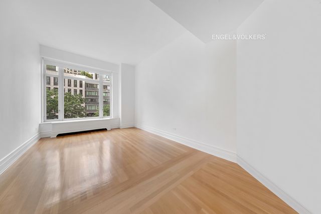 15 Central Park W Apt 6G, New York City, NY 10023