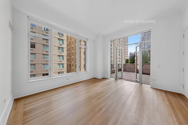 15 Central Park W Apt 6G, New York City, NY 10023