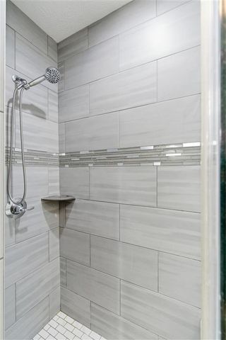 111 Hickory St, Iowa, LA 70647