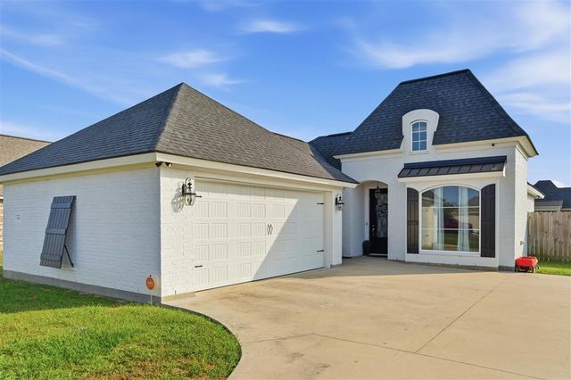 111 Hickory St, Iowa, LA 70647