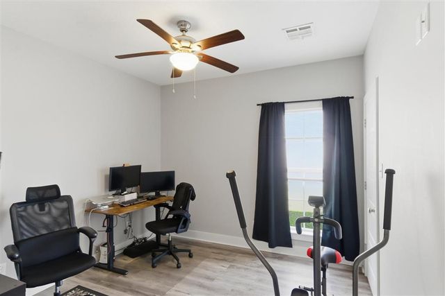 111 Hickory St, Iowa, LA 70647