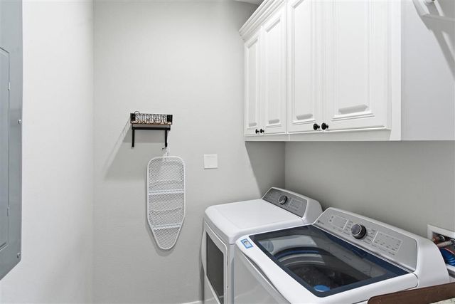 111 Hickory St, Iowa, LA 70647