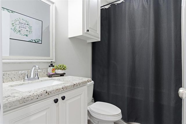 111 Hickory St, Iowa, LA 70647