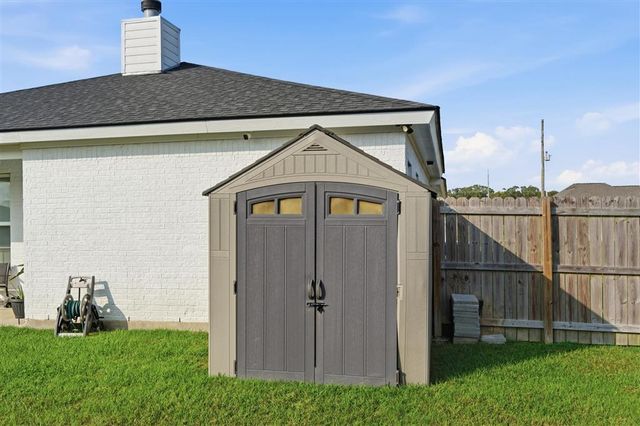 111 Hickory St, Iowa, LA 70647