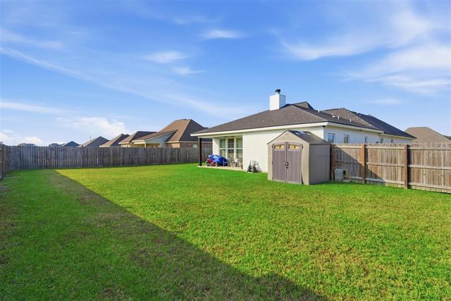 111 Hickory St, Iowa, LA 70647