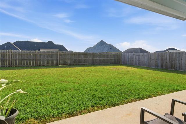 111 Hickory St, Iowa, LA 70647