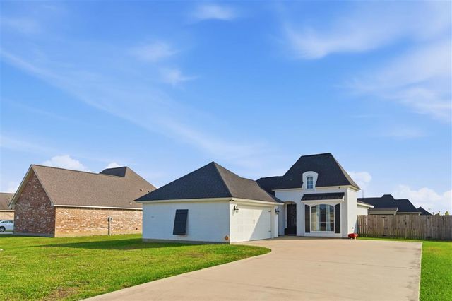 111 Hickory St, Iowa, LA 70647