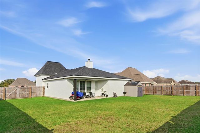 111 Hickory St, Iowa, LA 70647