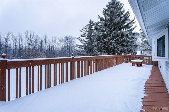 4797 Beach Ridge Road, Pendleton, NY 14094