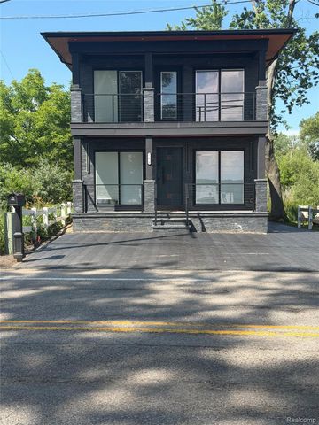 561 E Walled Lake Drive, Walled Lake, MI 48390