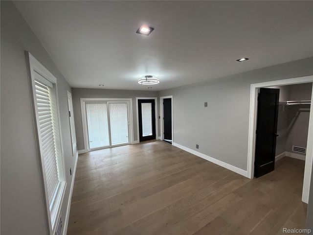 561 E Walled Lake Drive, Walled Lake, MI 48390