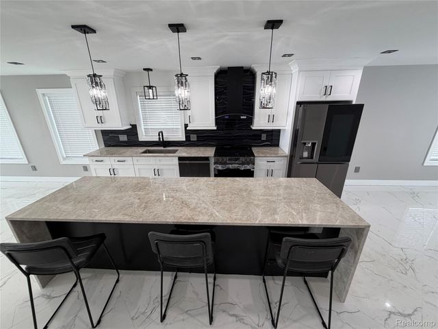 561 E Walled Lake Drive, Walled Lake, MI 48390