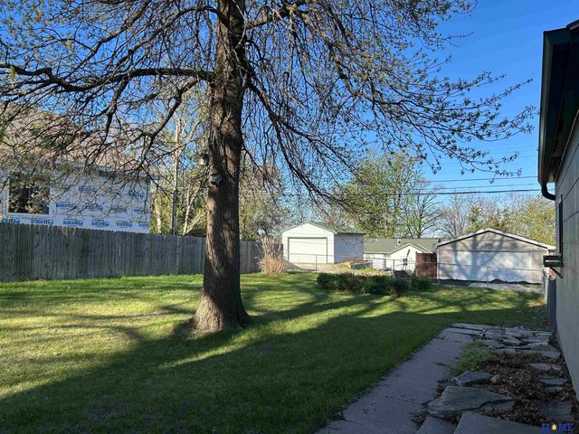 3835 S 16th Street, Lincoln, NE 68502