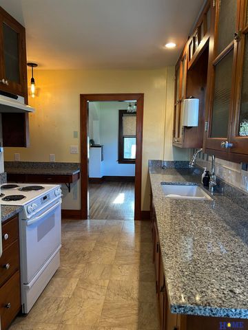 3835 S 16th Street, Lincoln, NE 68502