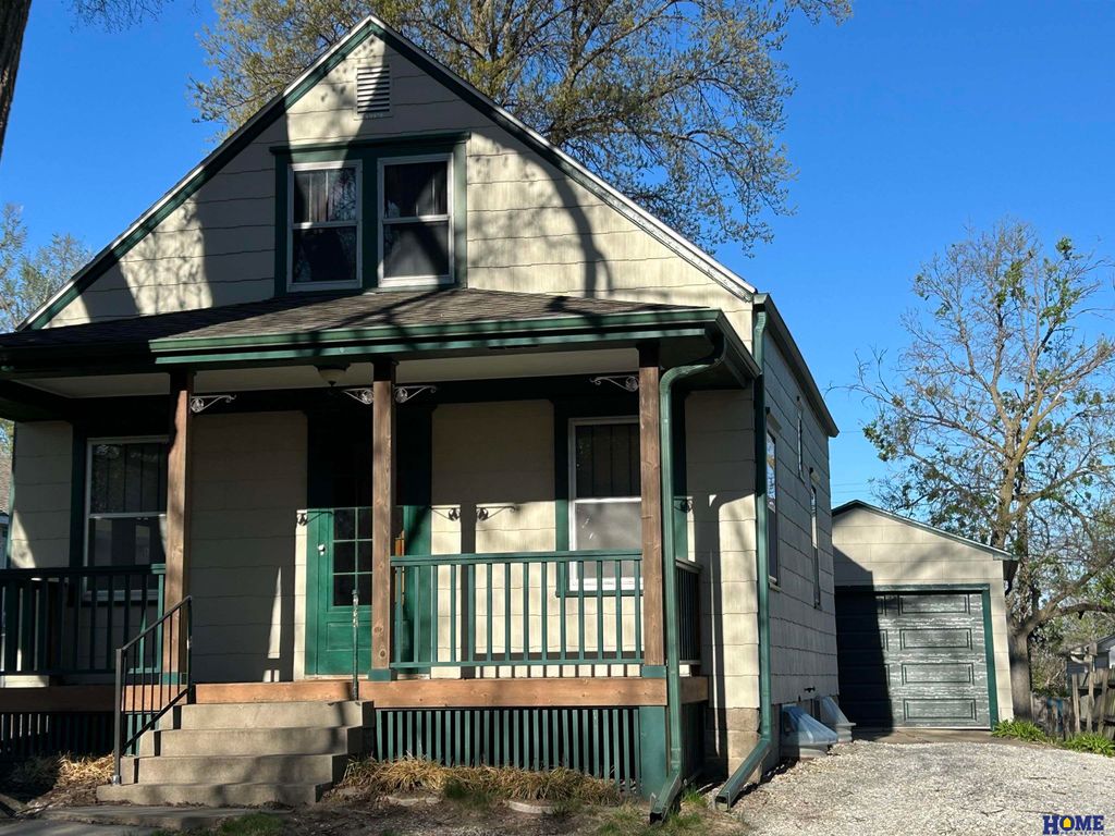 3835 S 16th Street, Lincoln, NE 68502
