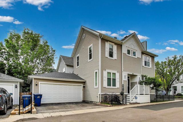 2855 N Wolcott Avenue B, Chicago, IL 60657