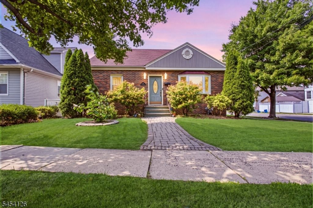640 New York Ave, Lyndhurst Twp., NJ 07071 — exterior