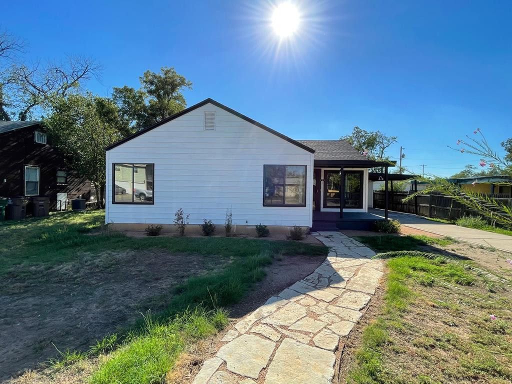 Image 1 of property listing at 711 N Monroe Street, San Angelo, TX 76901