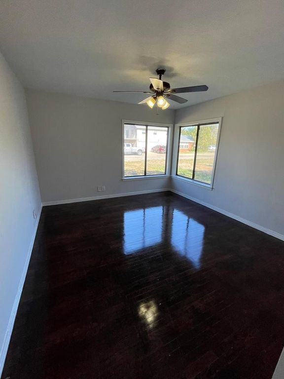 Image 10 of property listing at 711 N Monroe Street, San Angelo, TX 76901