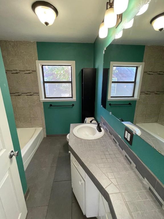 Image 12 of property listing at 711 N Monroe Street, San Angelo, TX 76901