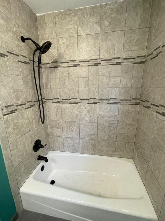 Image 13 of property listing at 711 N Monroe Street, San Angelo, TX 76901