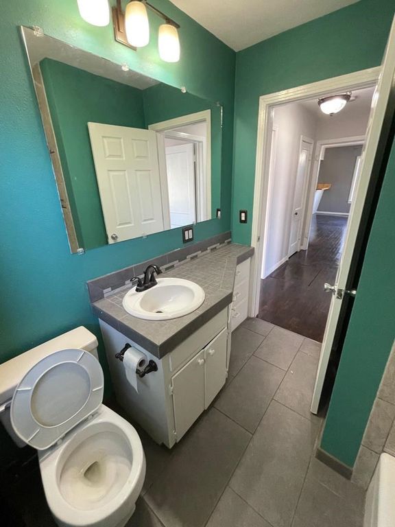 Image 14 of property listing at 711 N Monroe Street, San Angelo, TX 76901