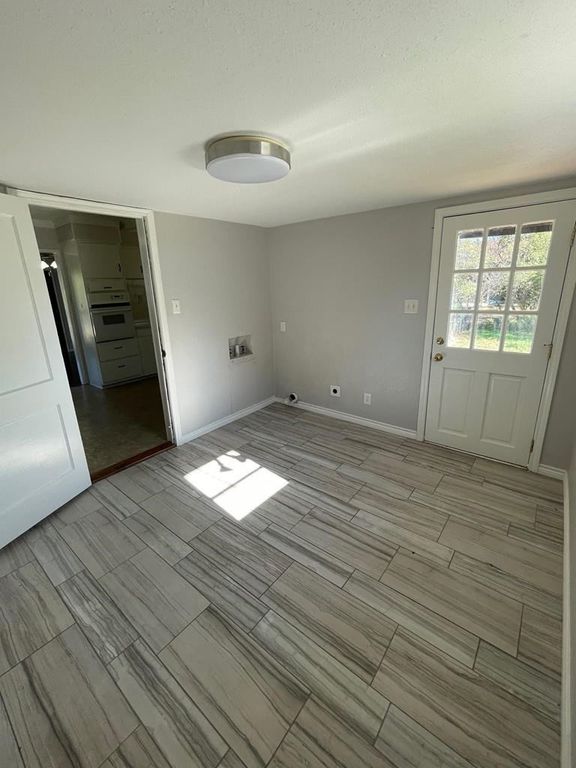 Image 15 of property listing at 711 N Monroe Street, San Angelo, TX 76901