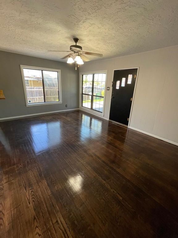 Image 4 of property listing at 711 N Monroe Street, San Angelo, TX 76901