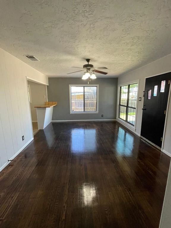 Image 5 of property listing at 711 N Monroe Street, San Angelo, TX 76901