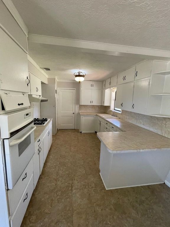 Image 6 of property listing at 711 N Monroe Street, San Angelo, TX 76901